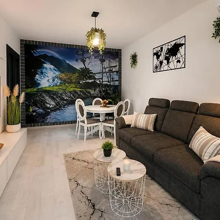 Apartman Black Seasteps - *